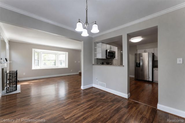 1520 Brentwood Drive, Troy, MI 48098