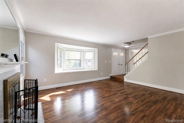 1520 Brentwood Drive, Troy, MI 48098