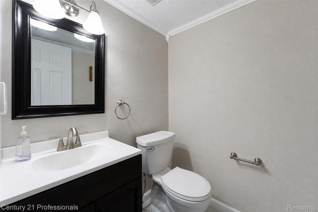 1520 Brentwood Drive, Troy, MI 48098
