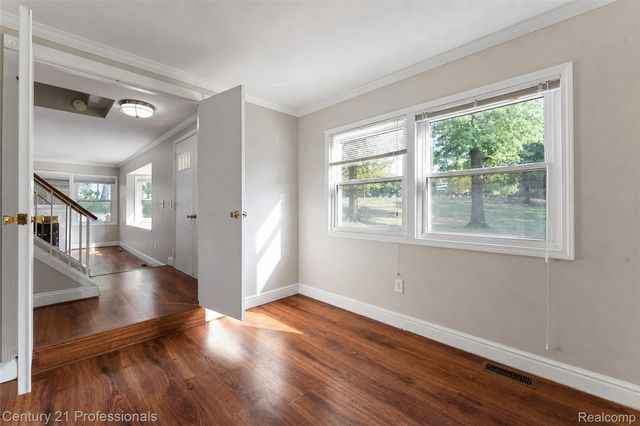1520 Brentwood Drive, Troy, MI 48098