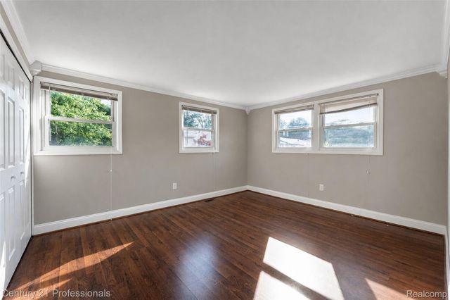 1520 Brentwood Drive, Troy, MI 48098