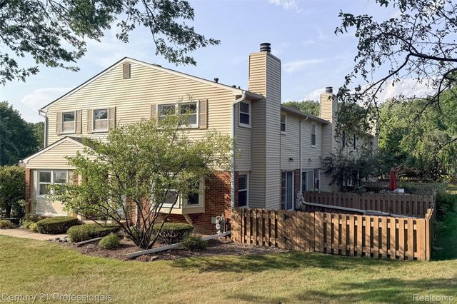 1520 Brentwood Drive, Troy, MI 48098