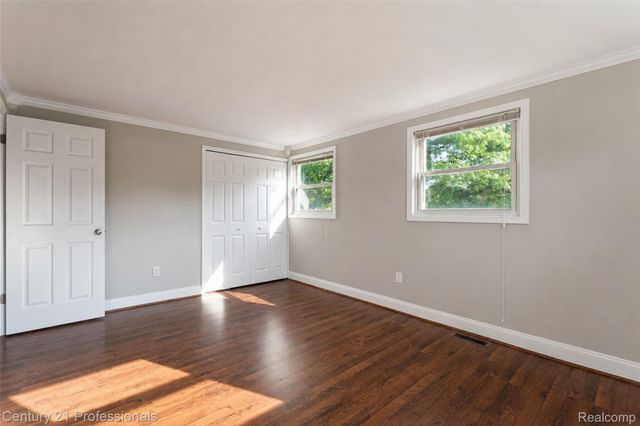 1520 Brentwood Drive, Troy, MI 48098