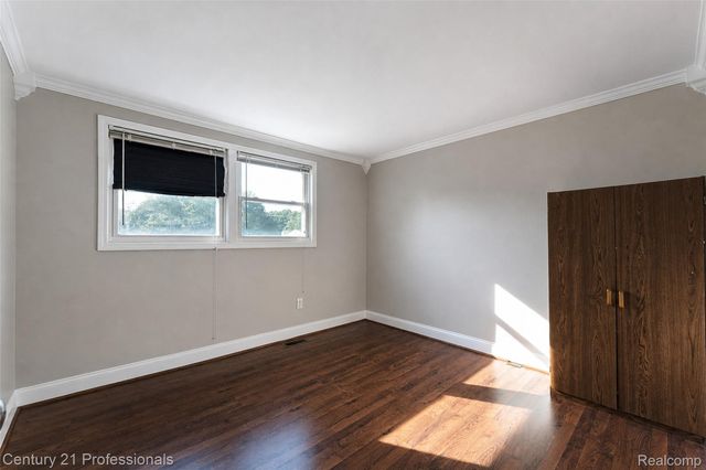 1520 Brentwood Drive, Troy, MI 48098