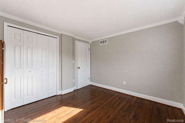 1520 Brentwood Drive, Troy, MI 48098