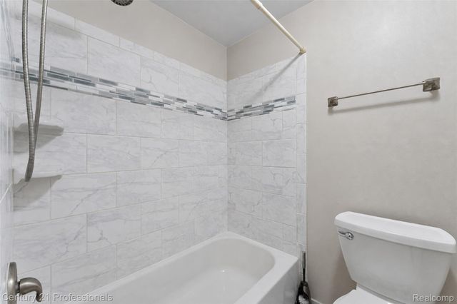 1520 Brentwood Drive, Troy, MI 48098
