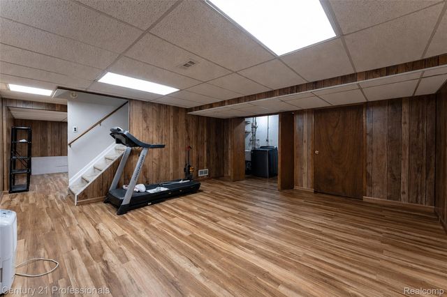 1520 Brentwood Drive, Troy, MI 48098