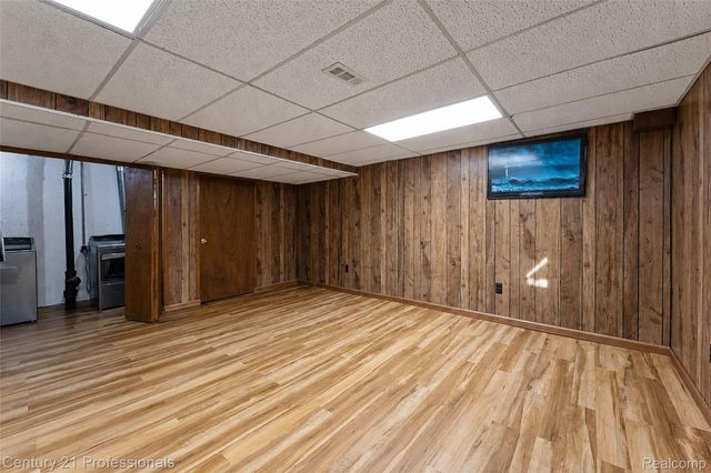 1520 Brentwood Drive, Troy, MI 48098