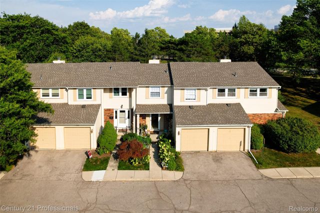 1520 Brentwood Drive, Troy, MI 48098