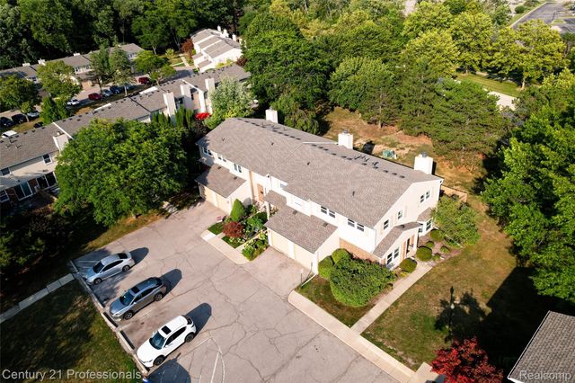 1520 Brentwood Drive, Troy, MI 48098