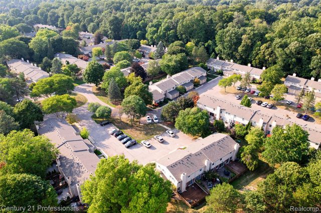 1520 Brentwood Drive, Troy, MI 48098