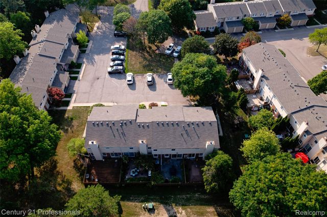 1520 Brentwood Drive, Troy, MI 48098
