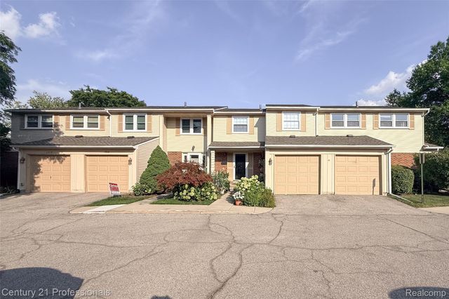 1520 Brentwood Drive, Troy, MI 48098