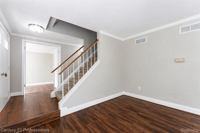 1520 Brentwood Drive, Troy, MI 48098