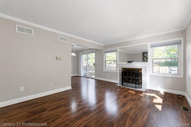 1520 Brentwood Drive, Troy, MI 48098