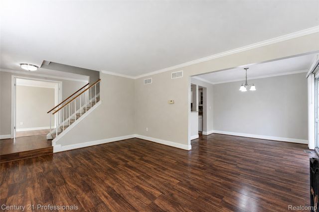 1520 Brentwood Drive, Troy, MI 48098