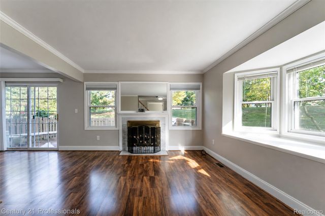 1520 Brentwood Drive, Troy, MI 48098