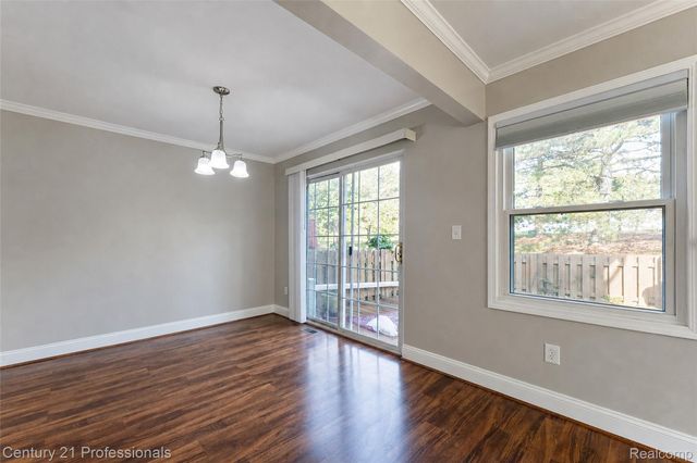 1520 Brentwood Drive, Troy, MI 48098