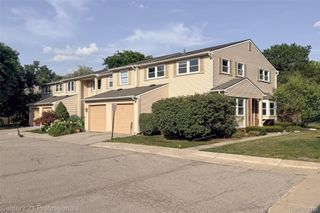 1520 Brentwood Drive, Troy, MI 48098