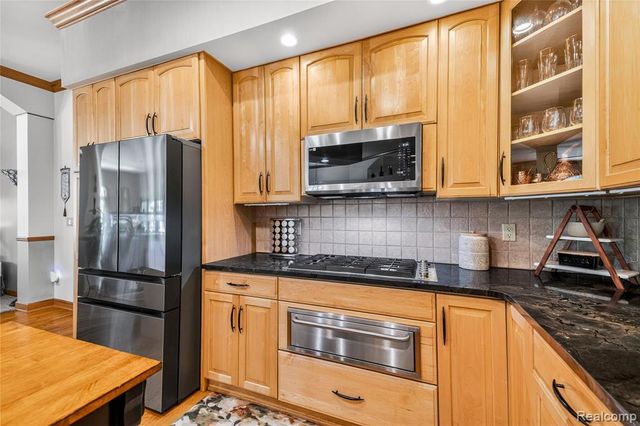 8454 Grays Drive, Grosse Ile, MI 48138