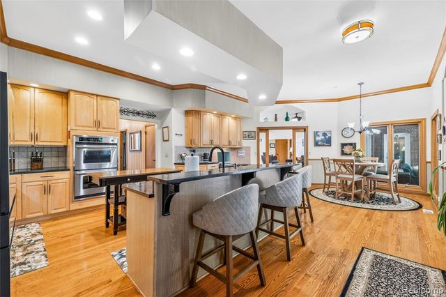 8454 Grays Drive, Grosse Ile, MI 48138