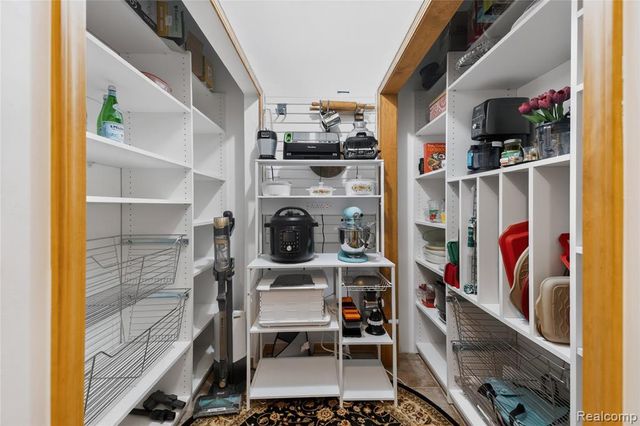 8454 Grays Drive, Grosse Ile, MI 48138