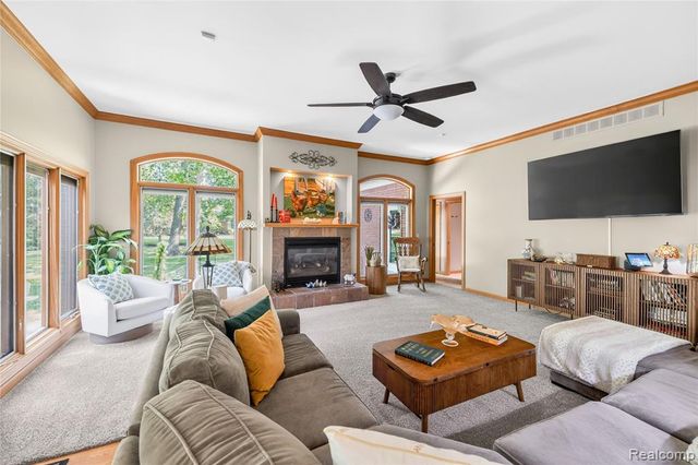 8454 Grays Drive, Grosse Ile, MI 48138
