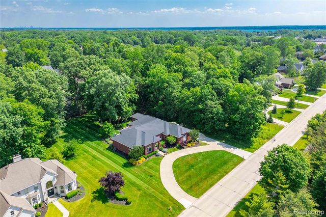 8454 Grays Drive, Grosse Ile, MI 48138