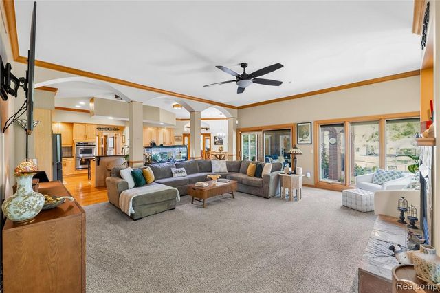 8454 Grays Drive, Grosse Ile, MI 48138