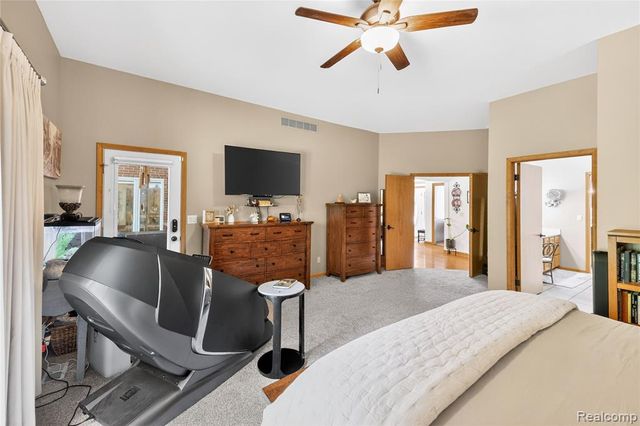 8454 Grays Drive, Grosse Ile, MI 48138