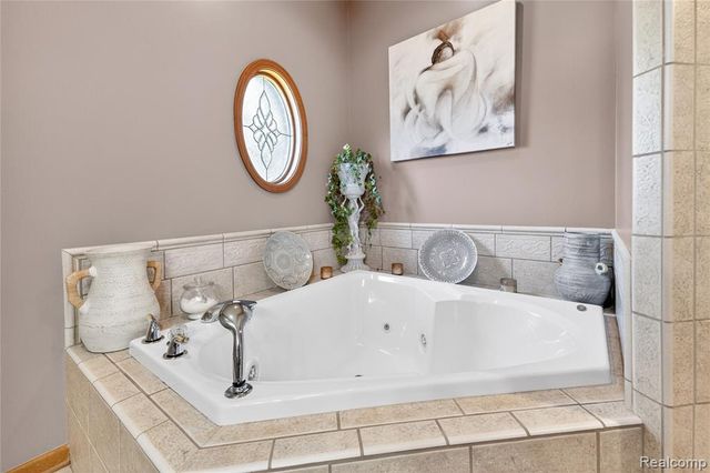 8454 Grays Drive, Grosse Ile, MI 48138