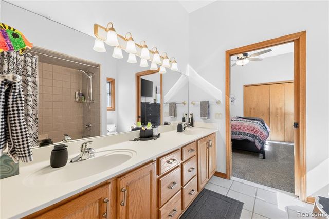 8454 Grays Drive, Grosse Ile, MI 48138