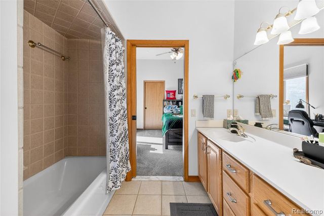 8454 Grays Drive, Grosse Ile, MI 48138