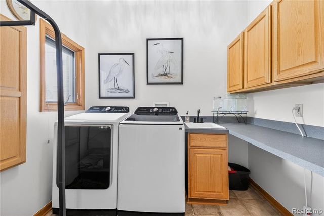 8454 Grays Drive, Grosse Ile, MI 48138