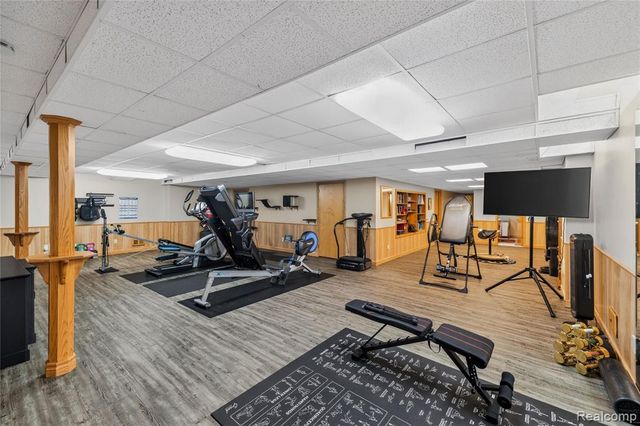 8454 Grays Drive, Grosse Ile, MI 48138