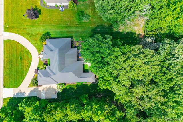 8454 Grays Drive, Grosse Ile, MI 48138