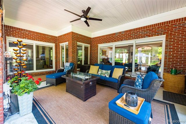 8454 Grays Drive, Grosse Ile, MI 48138