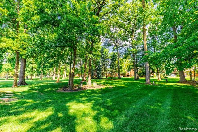 8454 Grays Drive, Grosse Ile, MI 48138