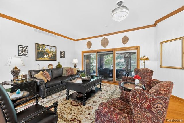 8454 Grays Drive, Grosse Ile, MI 48138