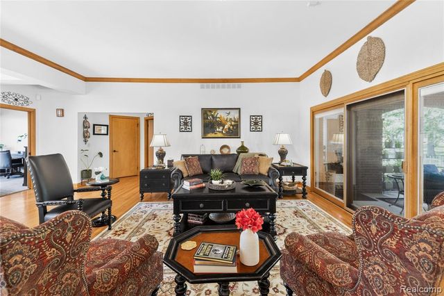 8454 Grays Drive, Grosse Ile, MI 48138