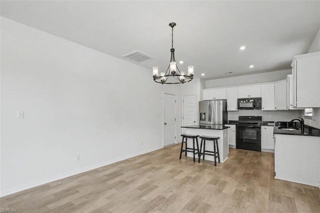 106 Meadows Landing LN, Suffolk, VA 23434