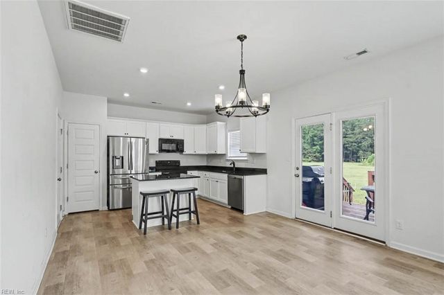 106 Meadows Landing LN, Suffolk, VA 23434