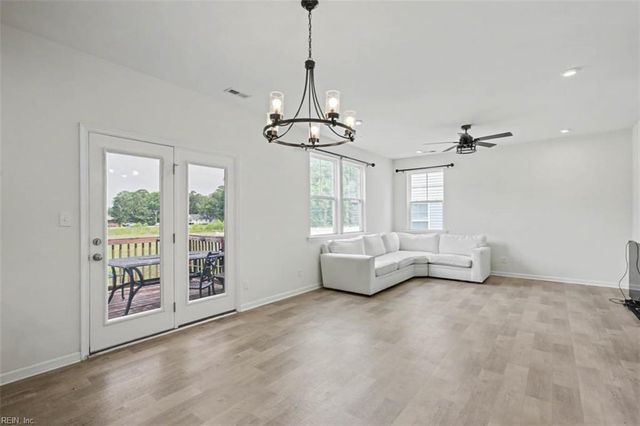106 Meadows Landing LN, Suffolk, VA 23434