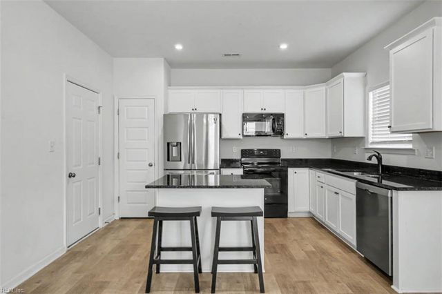 106 Meadows Landing LN, Suffolk, VA 23434