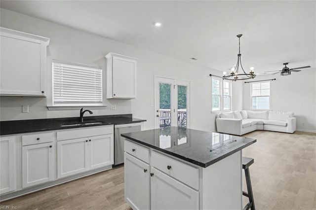 106 Meadows Landing LN, Suffolk, VA 23434