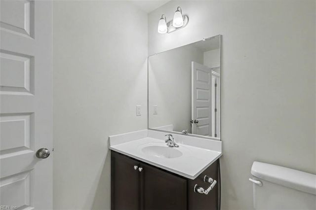 106 Meadows Landing LN, Suffolk, VA 23434