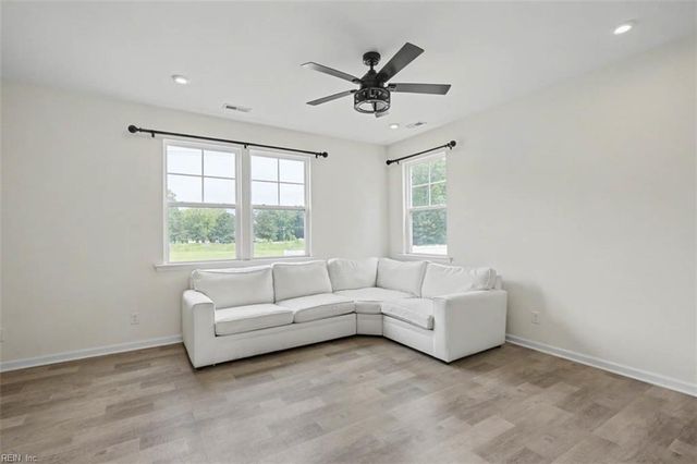 106 Meadows Landing LN, Suffolk, VA 23434