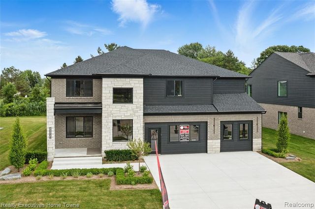 50701 Mistwood Drive, Macomb, MI 48042