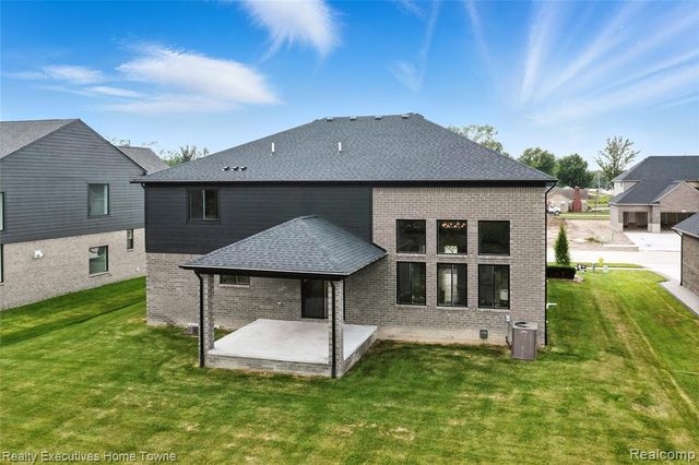 50701 Mistwood Drive, Macomb, MI 48042