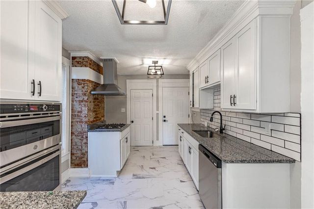 3901 Central Street, Kansas City, MO 64111